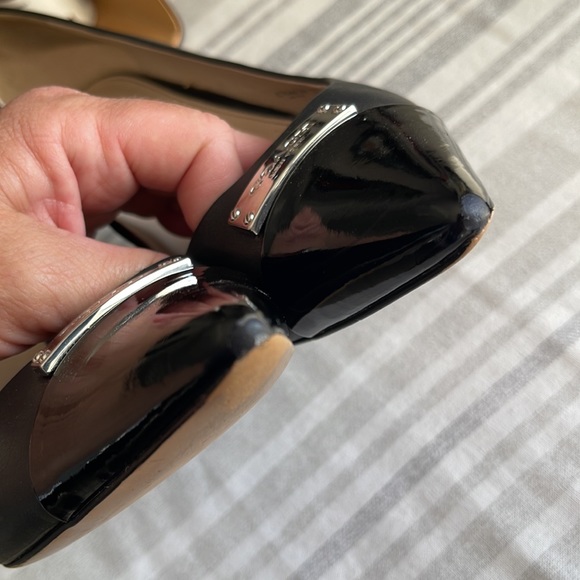 COACH “ZAN” black patent & leather heels, with silver “Coach” emblem. Size 9. - Picture 4 of 16